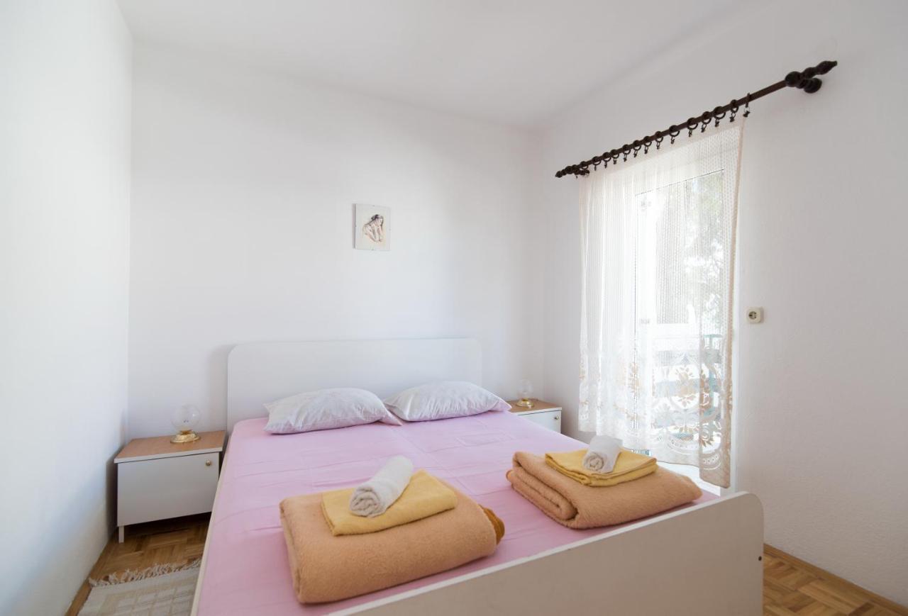 Apartments Pinija Supetar Exterior photo