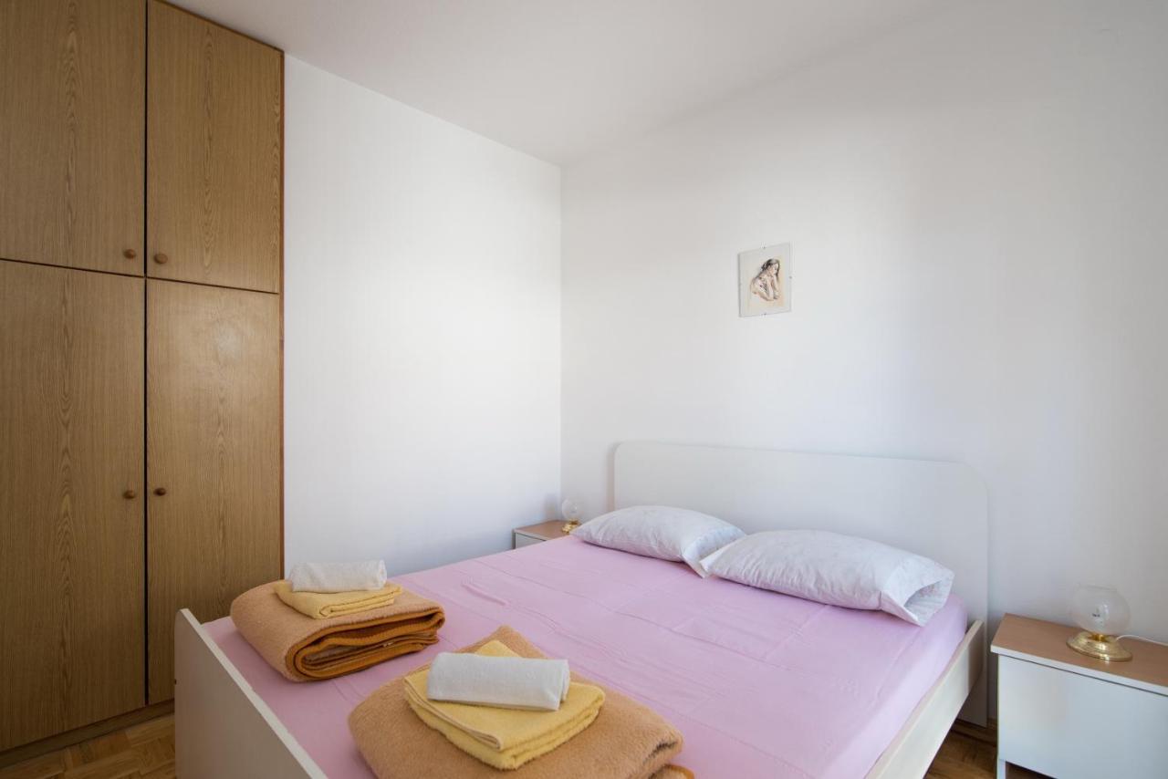 Apartments Pinija Supetar Exterior photo