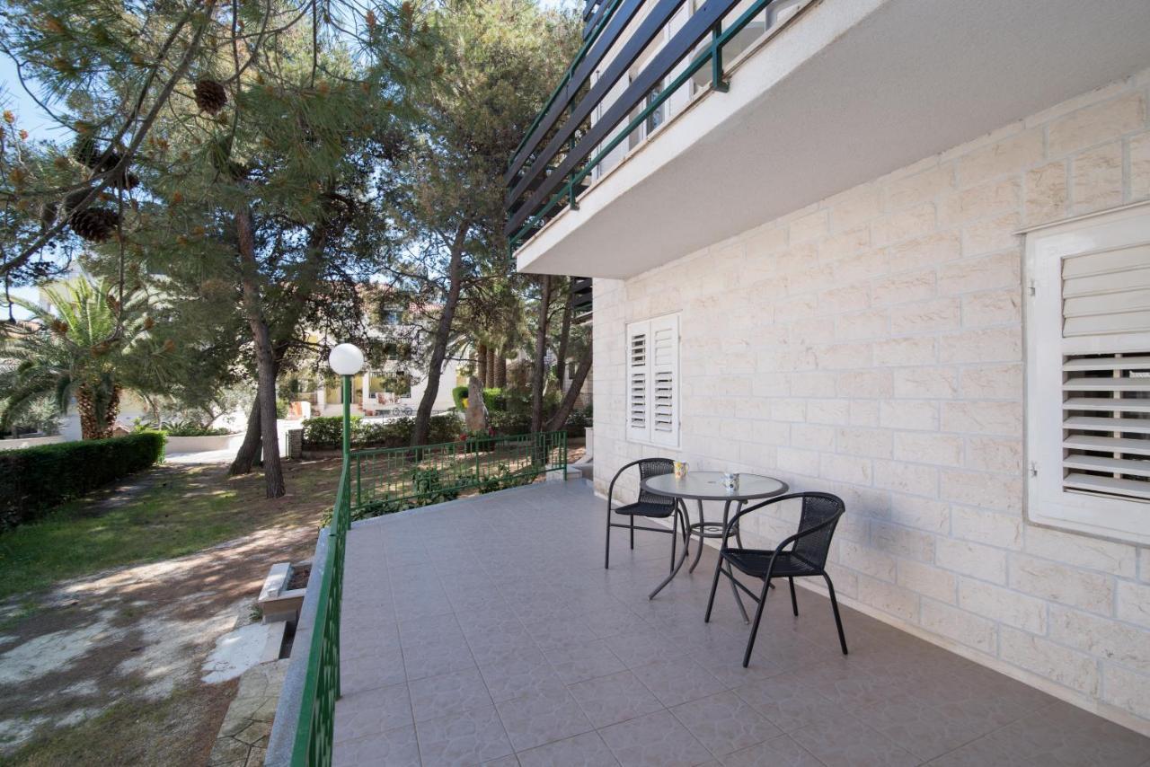 Apartments Pinija Supetar Exterior photo