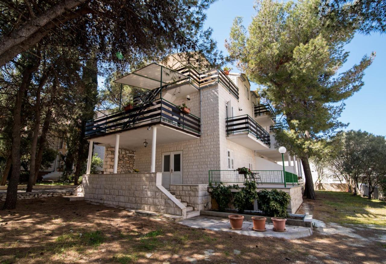 Apartments Pinija Supetar Exterior photo